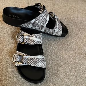 M Gemi Shoes Size 9 Snake print Like new